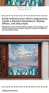 Détail de stickers pour vitres avec sapins verts, rennes dorés et flocons de neige