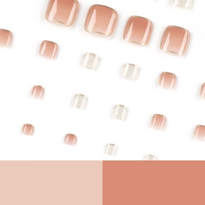Selbstklebende Fußnägel in Nude-Rosa mit Goldrand und Glitzer-Finish auf Weiß