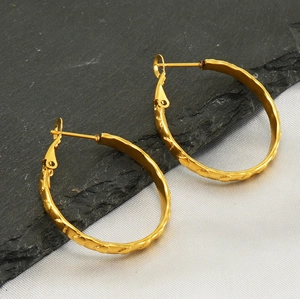 Heart Embossed Hoop Earrings 18K Gold Plated Stainless Steel Retro Vintage Round Loop Fashion Jewelry For Women