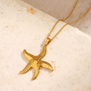 Golden starfish pendant necklace in stainless steel for beach vacation style