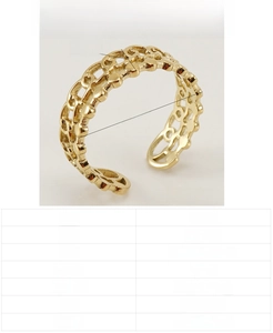 Detailed technical specifications for golden 18K plated stainless steel clover open ring