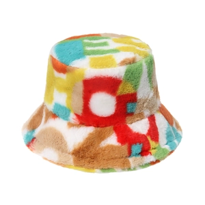 Bob en fausse fourrure pelucheuse avec motifs de lettres colorées pour femmes en hiver