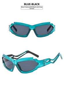 Detalle de gafas de sol futuristas Y2K con montura azul translúcida y lentes gris oscuro
