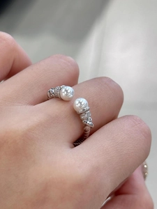 Detailed shot of S925 sterling silver twist ring with white pearls and sparkling cubic zirconia