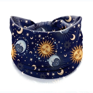 Bandeau bohème bleu foncé avec motifs mandala dorés de soleil, lune et étoiles