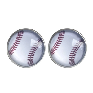 Boucles d'oreilles baseball en verre avec coutures rouges sur fond blanc et base métal