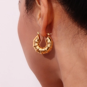 Minimalist 18K gold plated stainless steel croissant hoop earrings for a stylish look