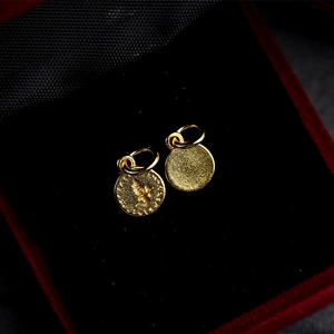 S925 sterling silver gold-plated pendants with antique coin pattern and matte finish