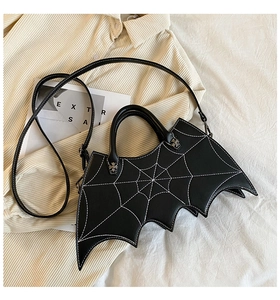 Schicke gotische Fledermaus PU Leder Handtasche mit Spinnweben Naht und coolen Kreuzen.