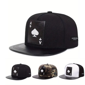 Casquette snapback hip-hop avec écusson l'As de Pique argenté et visière plate en cuir