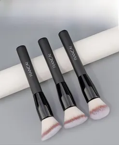 Lot de trois pinceaux de maquillage avec poils bicolores doux et manches noirs mats élégants