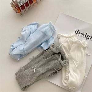 Calze al polpaccio stile balletto con fiocchi in bianco, blu e grigio