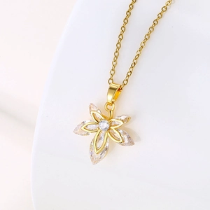 Collier Pendentif Fleur Feuille Acier Inoxydable Zircon Pierre Gemme Transparente Bijoux Élégants Pour Femmes Plaqué Or