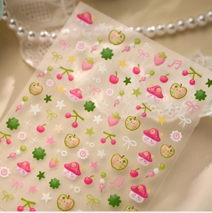 Détail d'autocollants pour ongles cerise et champignon avec motifs de fruits