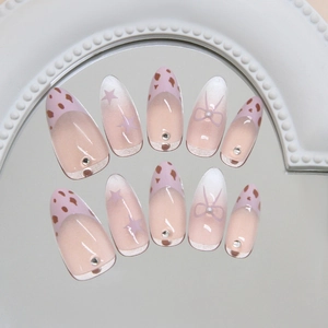Handgemaakte roze cat-eye plaknagels met luipaardprint, sterren en fonkelende strass