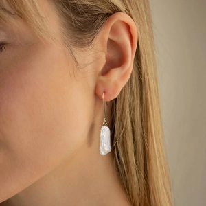 Elegant S925 silver gold hooks with natural white baroque irregular pearl earrings