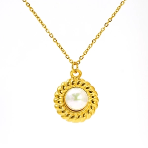 Collier chic en acier titane doré avec pendentif perle ronde et texture de corde torsadée