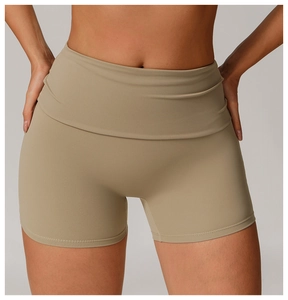 Détail du short de yoga sans couture taille haute kaki montrant la texture du tissu