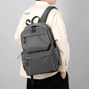 Zaino da viaggio grigio di grande capacità per uomo in nylon impermeabile di alta qualità