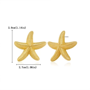 Detailed macro view showing the 2.9cm golden starfish earrings dimensions and texture