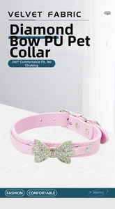 Dettaglio del collare rosa in PU con fiocco di strass e fibbia in metallo regolabile
