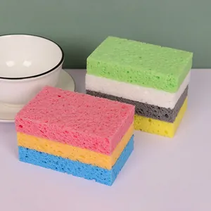 Absorbierende Reinigungsschwämme aus Holzzellstoff in verschiedenen Farben für die Küche