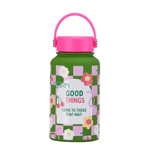 Detail of 650ml green sports bottle with pink lid and floral checkered pattern design