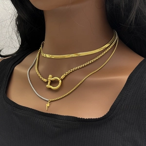 Detailed layered necklace set with 18K gold snake chain and horseshoe buckle pendant