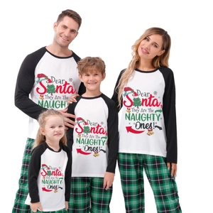 Ensemble pyjama de Noël familial avec hauts raglan et pantalon à carreaux vert