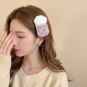 Pince à cheveux patte de chat en peluche avec motif léopard rose et fourrure