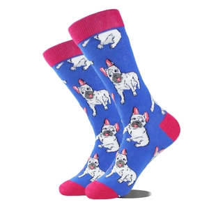 Dettaglio della trama in maglia di calze blu in cotone con motivi di bulldog francese