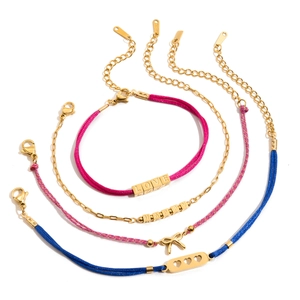 Lot de quatre bracelets d'amitié en acier inoxydable doré 18K avec breloques LOVE et nœud