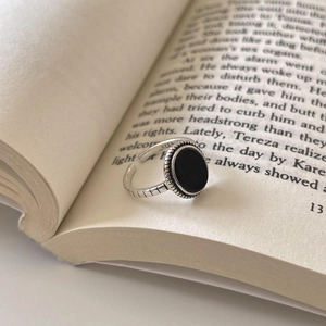 Close-up of S925 sterling silver ring with black onyx and vintage twisted border