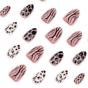Kurze Mandel-Kunstnägel zum Aufkleben mit stilvollem Leoparden- und Zebramuster in Rosa