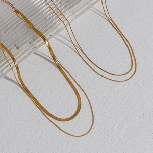 Detail of 18K gold-plated double-layer necklace with snake chain and lobster clasp