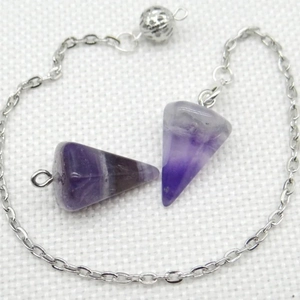 Natürlicher Amethyst-Kristallanhänger in sechseckiger Form mit silberner Kette