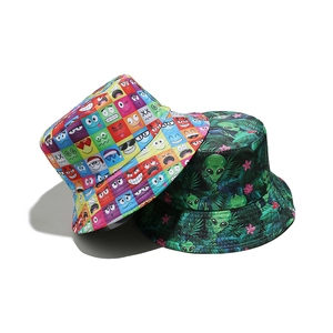 Chapeaux bob d'été en toile avec motifs emoji colorés et imprimés aliens floraux verts