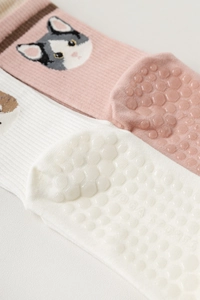 Detail of non-slip yoga toe socks featuring cute cat embroidery and pink-white cotton fabric