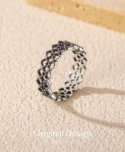 Detail of vintage S925 sterling silver ring featuring intricate lace edges and hollow design