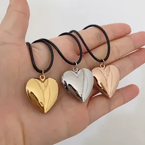 Heart Shaped Photo Locket Necklace For Women Polished Stainless Steel Heart Pendant Necklace Adjustable Fashion Jewelry Gift