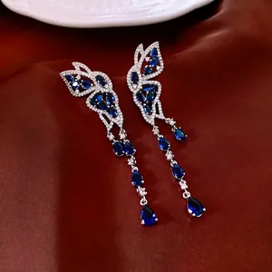 Exquises boucles d'oreilles papillon en argent avec pierres bleues et zircons étincelants