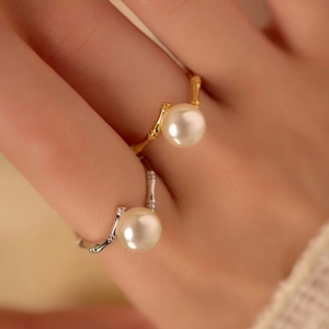 Elegant S925 silver bamboo joint rings with white pearls in gold and silver finish