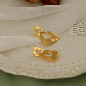 Irregular Geometric Hollow Drop Earrings For Women European Retro Matte Gold Alloy Earrings With Silver Earring Post Fashion Jewelry