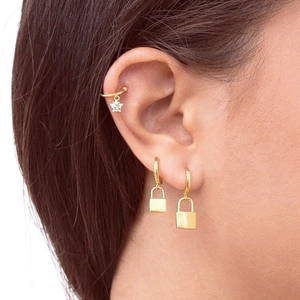 Ensemble de boucles d'oreilles cadenas dorées et manchette d'oreille étoile en zircon