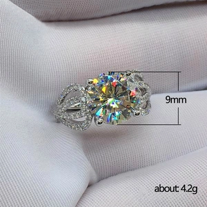 Klassischer Silberring mit 9mm Zirkonia-Hauptstein und elegantem Pavé-Besatz