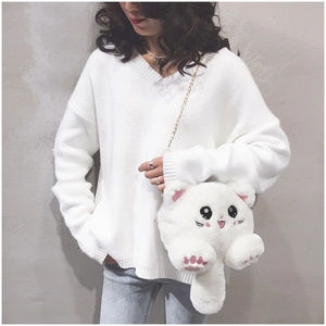 Detail of white plush cat crossbody bag with pink paw design and golden metal chain