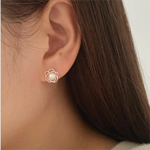 Elegant 925 silver pearl flower stud earrings worn by model for a minimalist chic look
