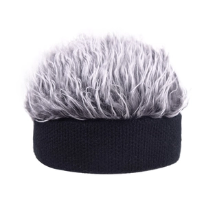 Bonnet tricoté créatif avec perruque grise à longs poils synthétiques sur base noire