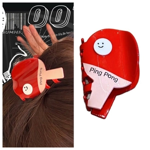 Kreative Ping-Pong-Haarklammer in Rot und Rosa mit lächelndem Motiv für Damen