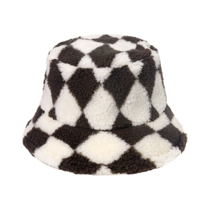 Cappello bucket invernale in ecopelliccia con motivo geometrico a scacchi marrone e bianco